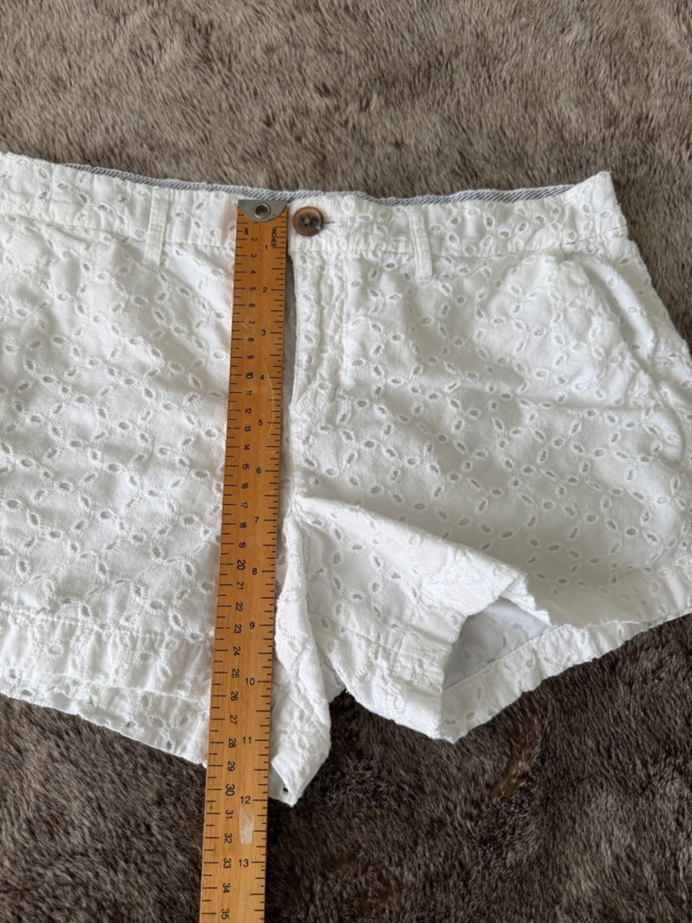 Old Navy White Eyelet High Waist Shorts 4 - Picture 8 of 11